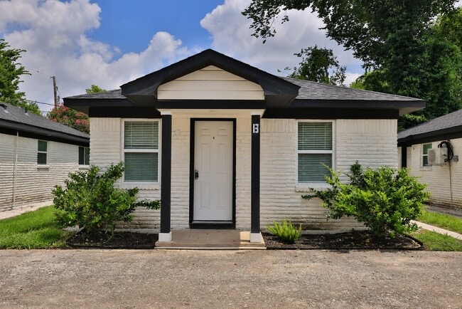 Building Photo - 4120 Linn St