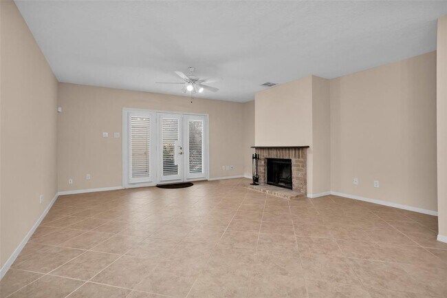 Building Photo - 938 Memorial Village Dr