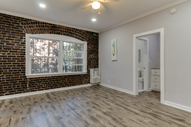 Building Photo - 730 S Catalina St