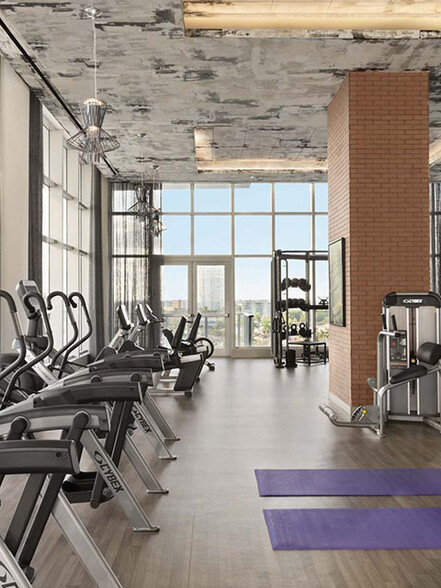Building Photo - 4010 S Ocean Dr