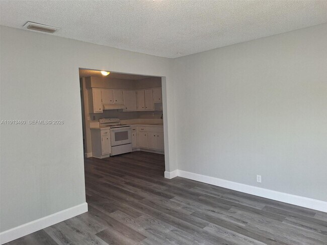 Building Photo - 324 NE 44th St