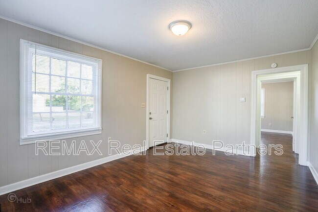 Building Photo - 604 Melba Ave