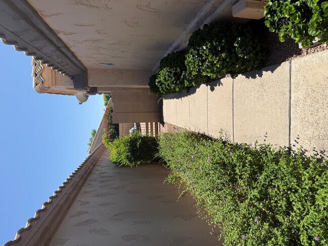 Building Photo - 14535 W Zuni Trail