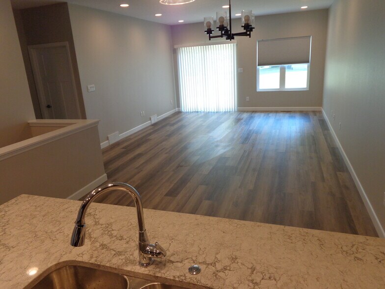 Building Photo - 2805 Terrace Dr