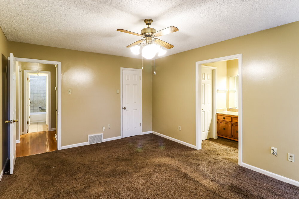 Building Photo - 928 Pheasant Hollow Dr