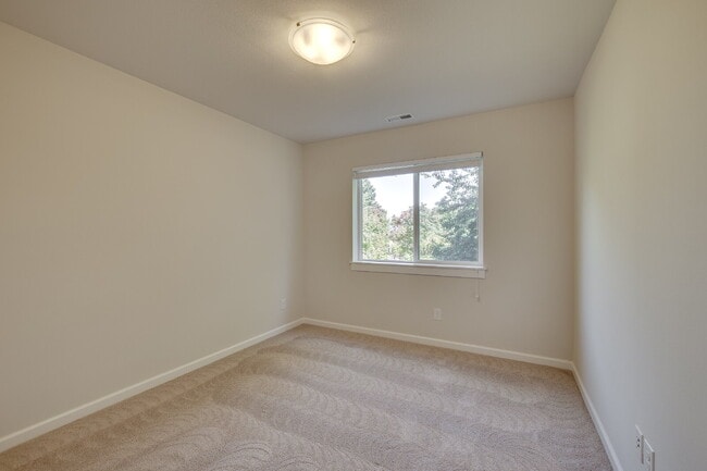 Building Photo - Stunning & Spacious Lynnwood Rental Available Now!