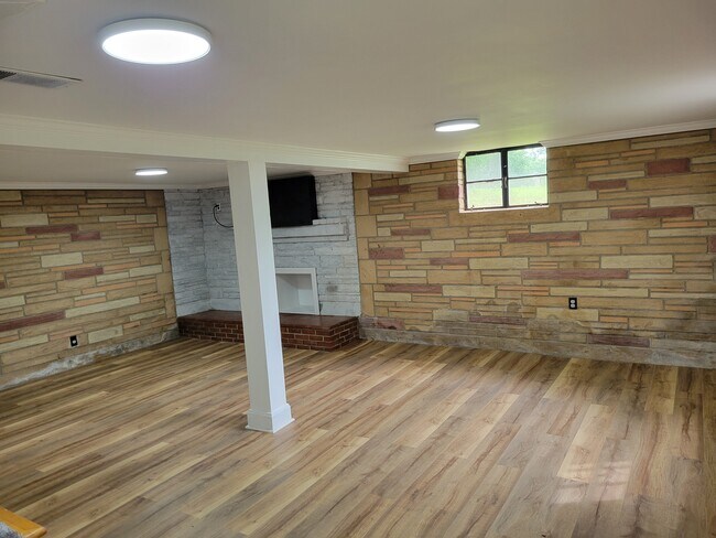 Building Photo - 109 Ray Ave