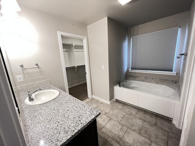 Building Photo - 2339 143rd St