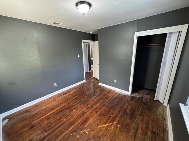 Building Photo - 2805 Harper Ave