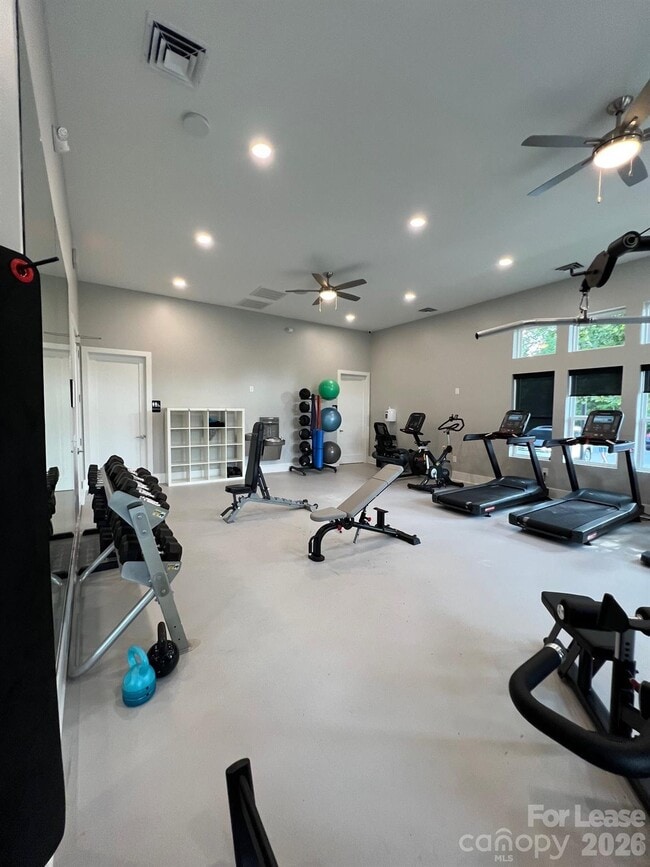 Building Photo - 8921 Pennegrove Cir