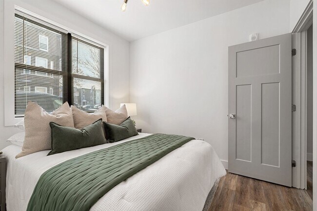 Building Photo - 181 Bennington St