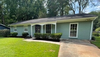 Building Photo - 956 Seville Dr