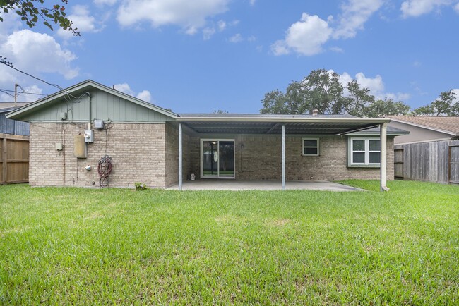Building Photo - 2801 Westbury Ln