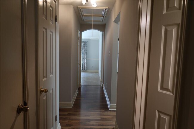 Building Photo - 1714 Oak Ridge Dr