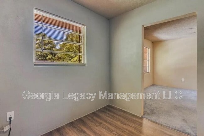 Building Photo - 65 Hughes St