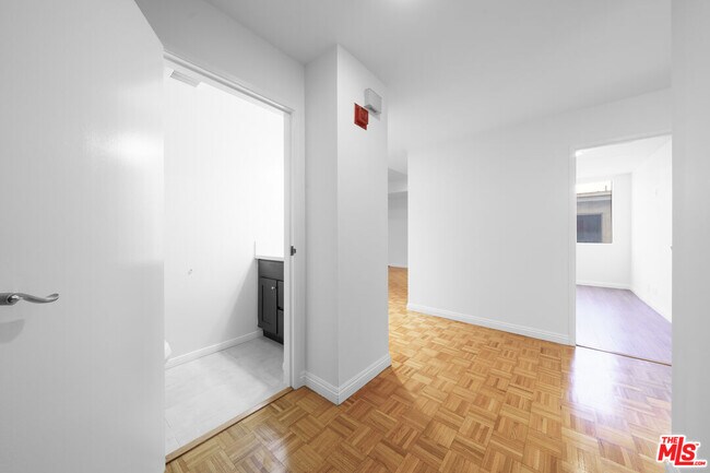 Building Photo - 1601 N Fuller Ave