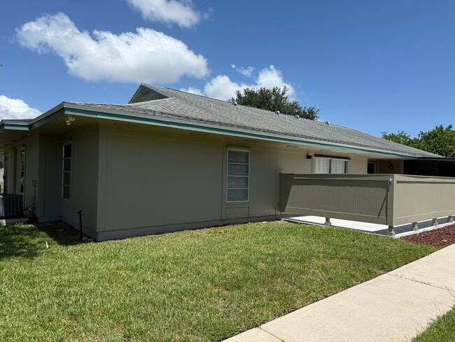 Building Photo - 4055 NW Cinnamon Tree Cir