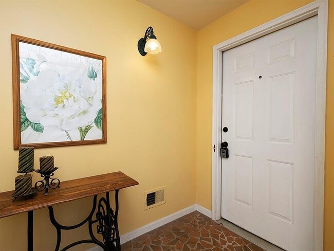 Building Photo - 8950 Carroll Manor Dr