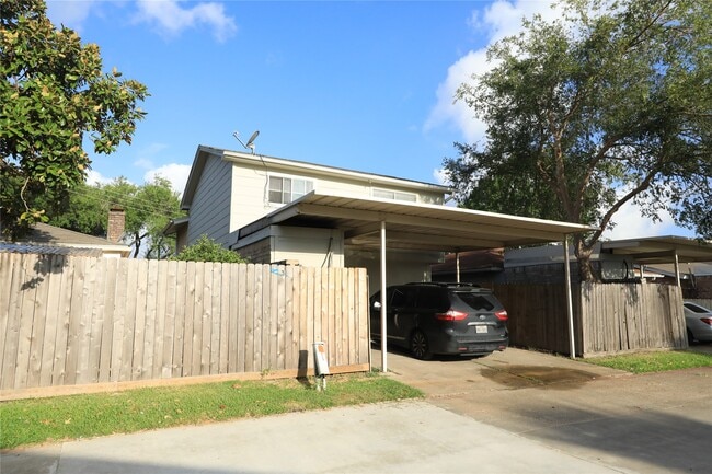 Building Photo - 6573 S Briar Bayou Dr