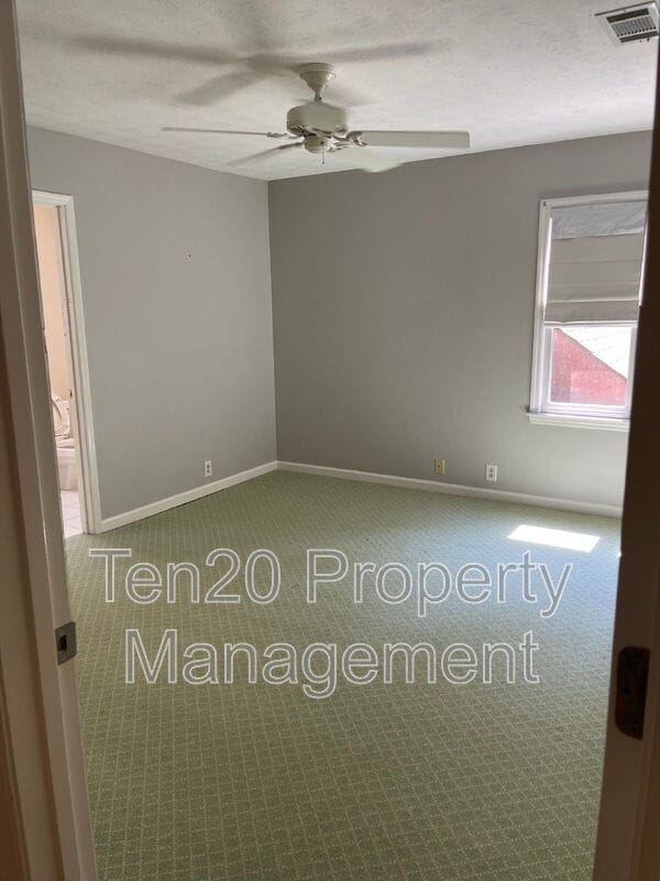 Building Photo - 1544 Glencoe Dr