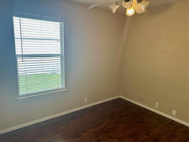 Building Photo - 124 Spruce Dr