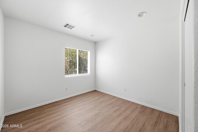 Building Photo - 10469 W Granada Rd