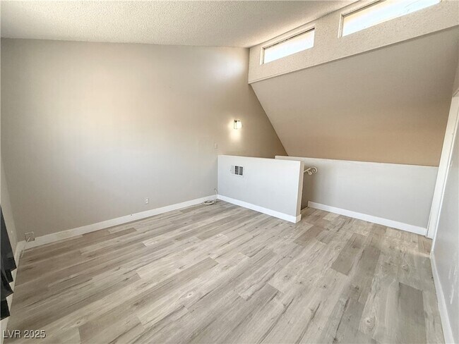 Building Photo - 5187 Garden Ln