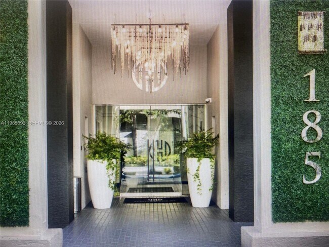 Building Photo - 185 SE 14th Terrace