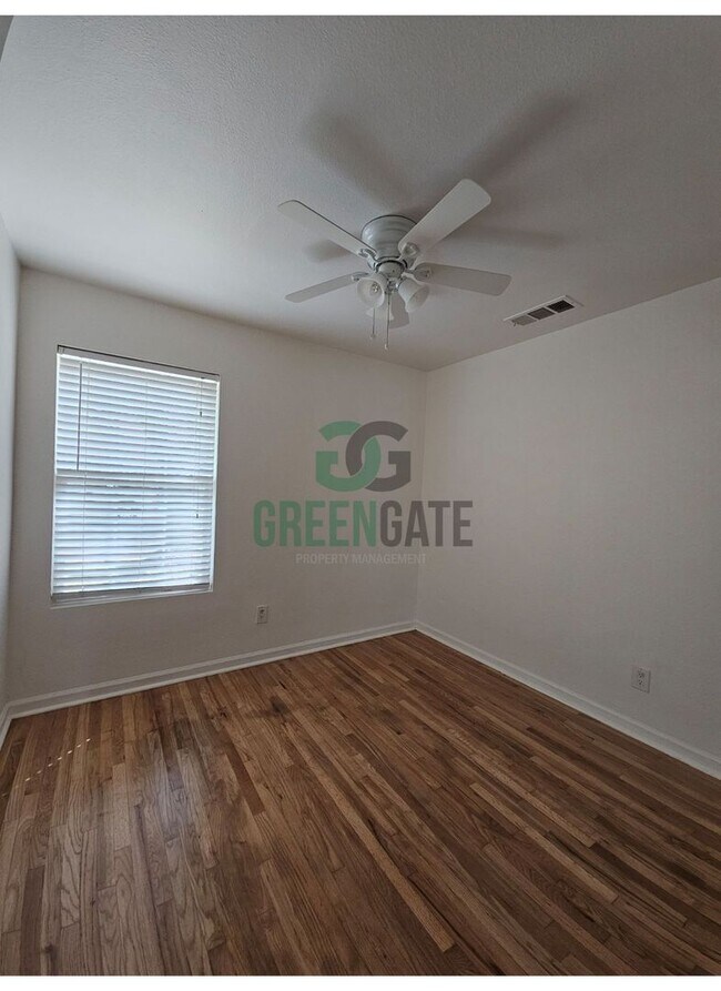 Building Photo - AVAILABLE NOW!! 3 Bedroom 2 Bath Home in Tracy!