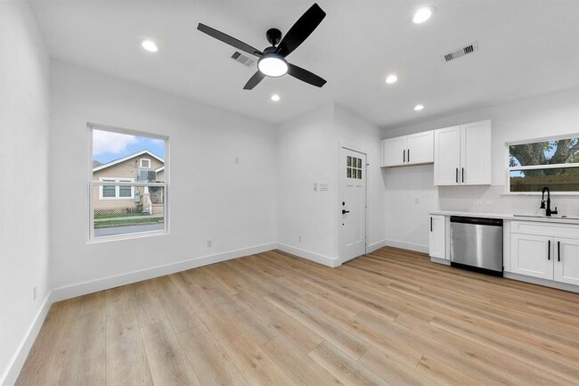 Building Photo - 2805 Nettleton St
