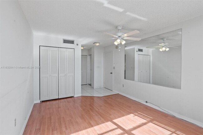 Building Photo - 1200 St Charles Pl