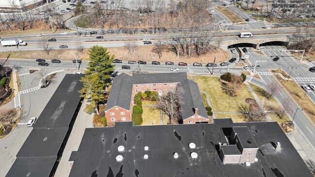 Building Photo - 130 Boylston St