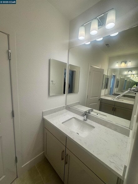 Building Photo - 5601 Linen Ct