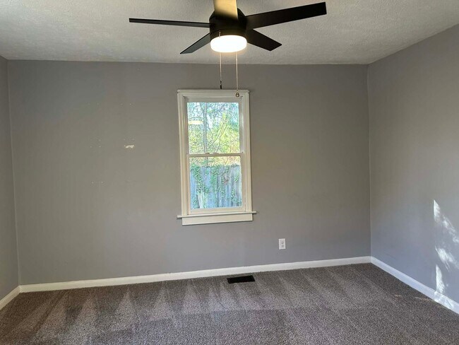 Building Photo - Charming 3 Bedroom 2 Bath for rent!!