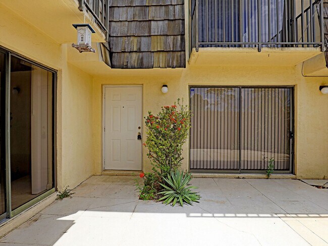 Building Photo - Parkwoods 5580-2