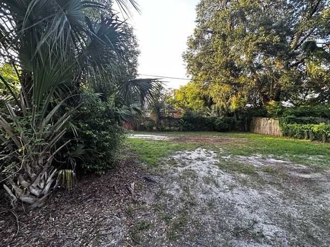 Building Photo - 2561 Rosselle St