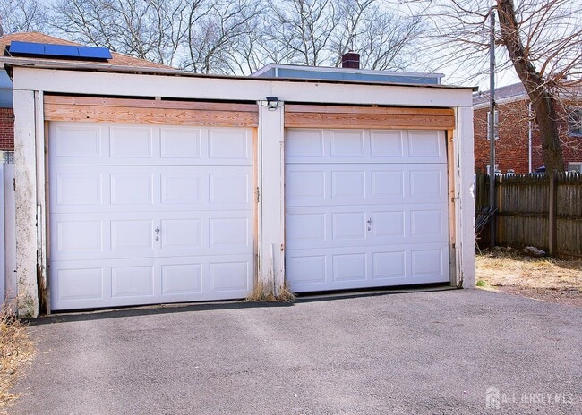 Building Photo - 52 Smith St