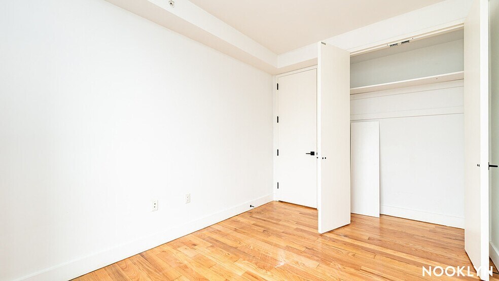 Building Photo - 19 E 31st St