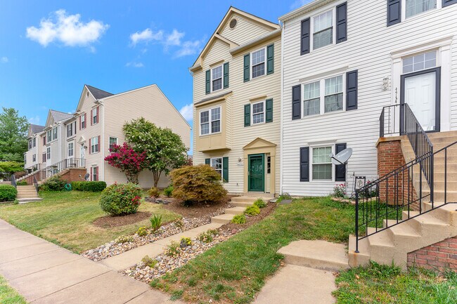 Building Photo - 44132 Mistletoe Ter