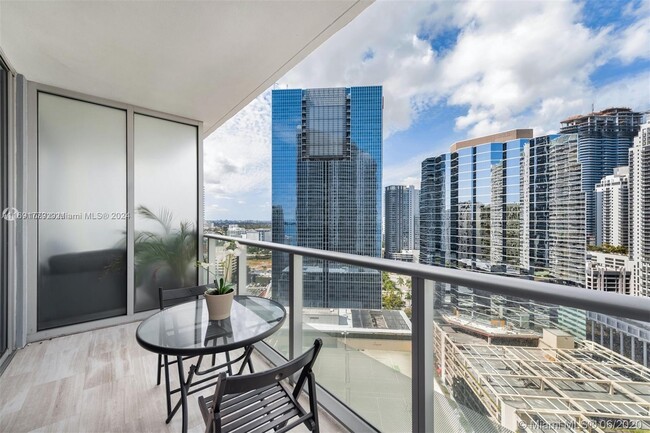 Building Photo - 1300 Brickell Bay Dr