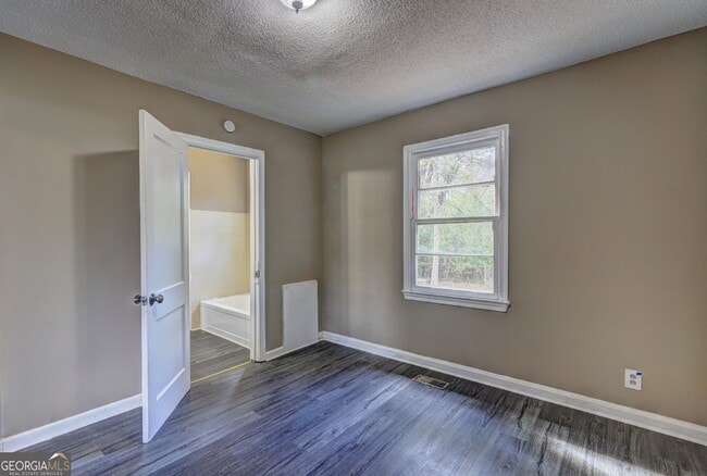 Building Photo - 1640 Kitchens Rd