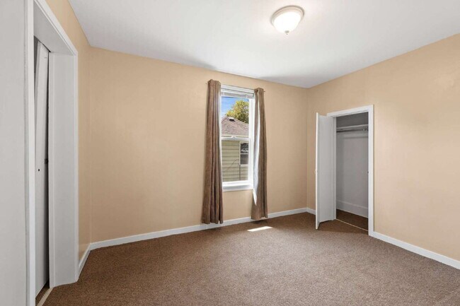 Building Photo - "Charming Spokane Retreat: Cozy 2-Bedroom ...