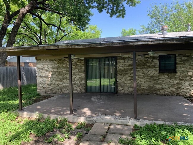 Building Photo - 615 Bishop Dr