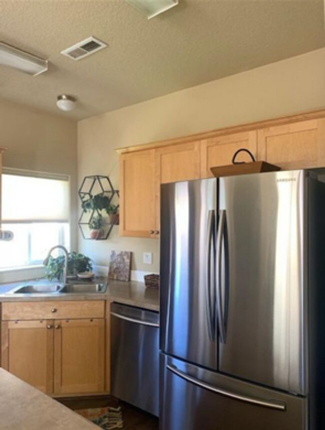 Building Photo - 61097 Larkspur Loop
