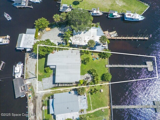 Building Photo - 3957 Canal Dr