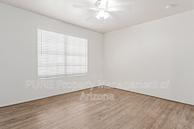 Building Photo - 5704 E Aire Libre Ave