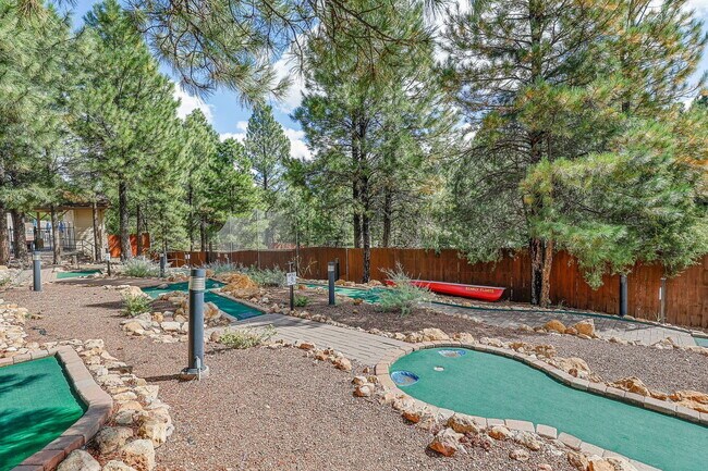 Building Photo - 2650 Valley View Dr