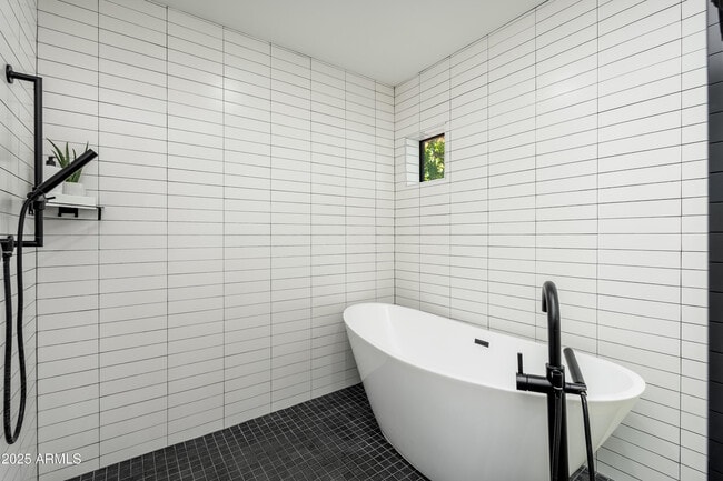 Building Photo - 4421 E Earll Dr