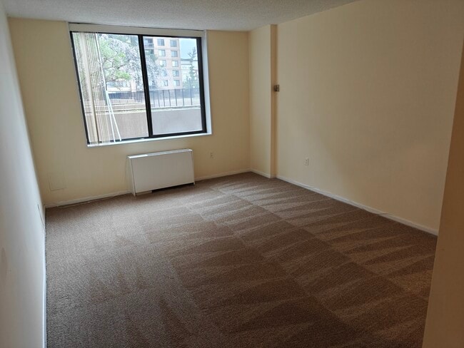 Building Photo - 3705 S George Mason Dr