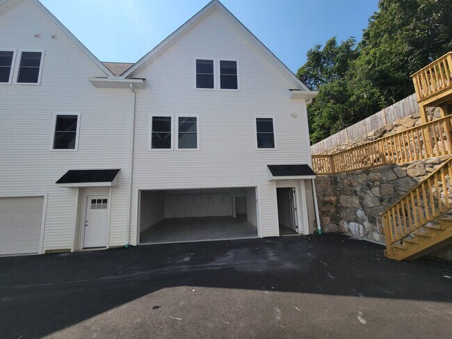 Building Photo - 31 Bouton St